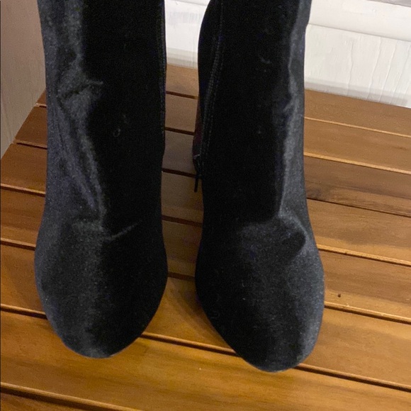 Shoe Republic LA Chic Black Ankle Boots - Picture 6 of 6